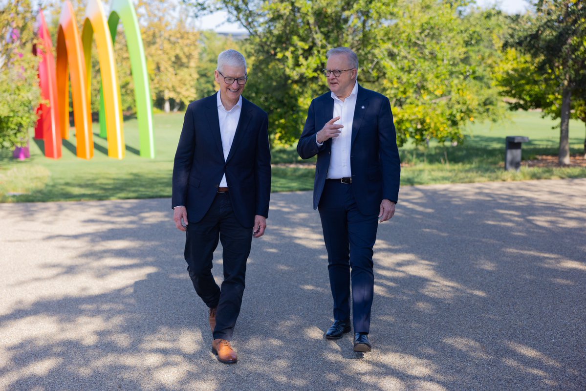 Cook and Albanese at Apple Park
