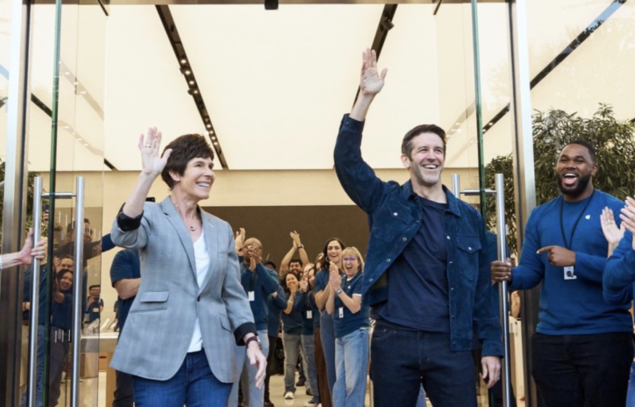 Apple executives opening an Apple store
