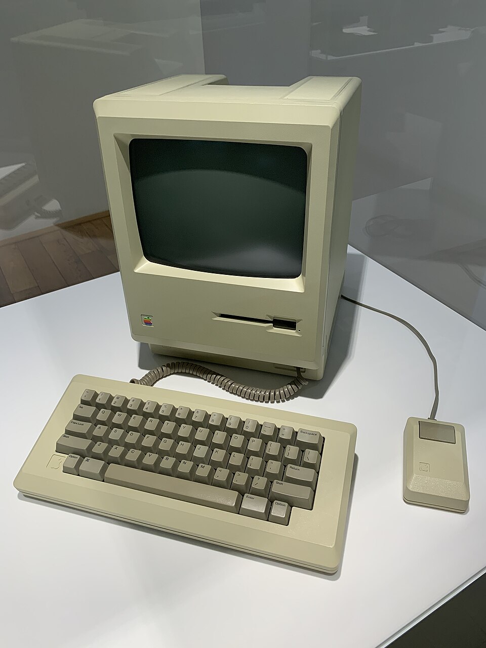 Macintosh launches