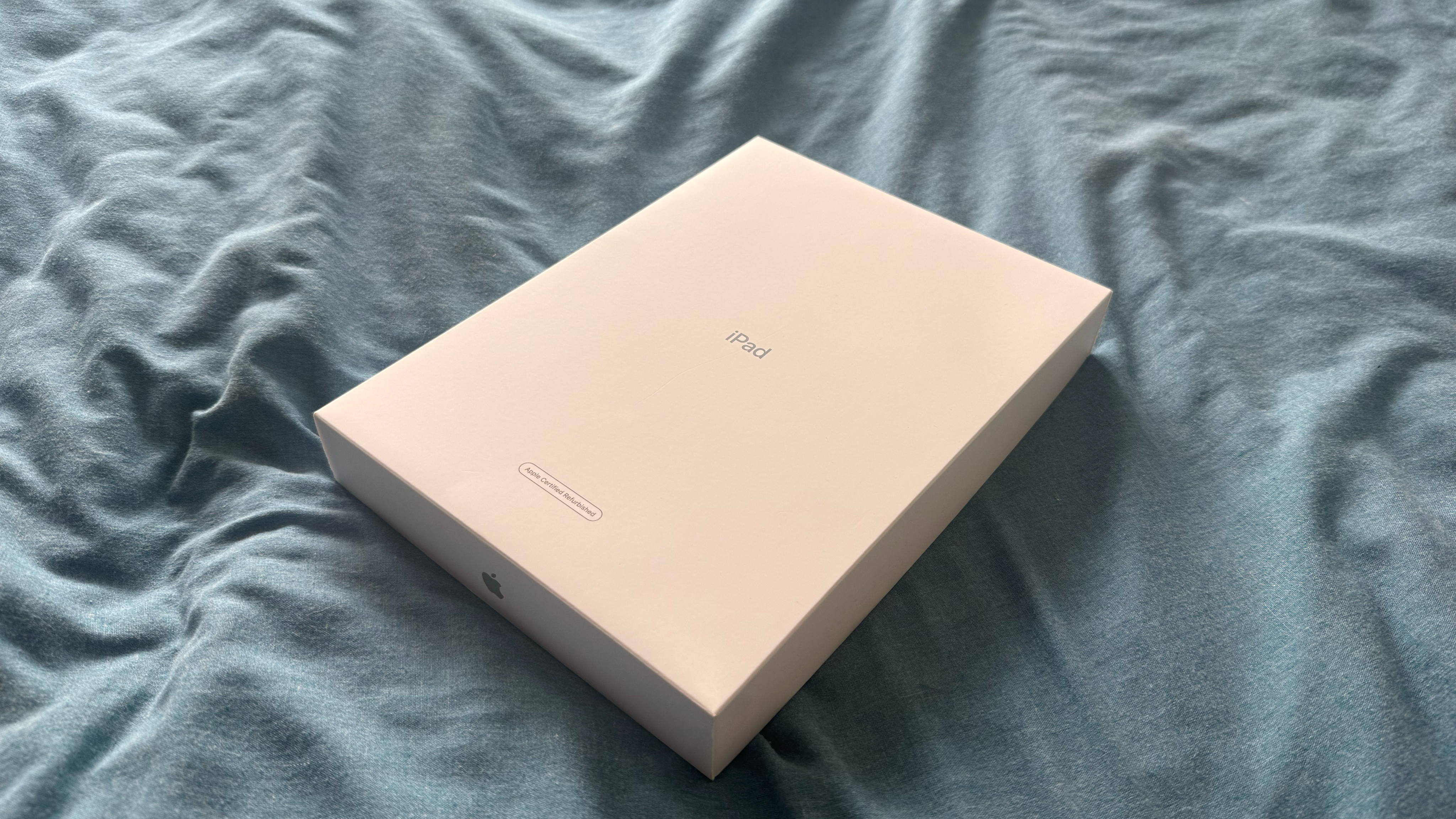 White Apple Certified Refurbished Box